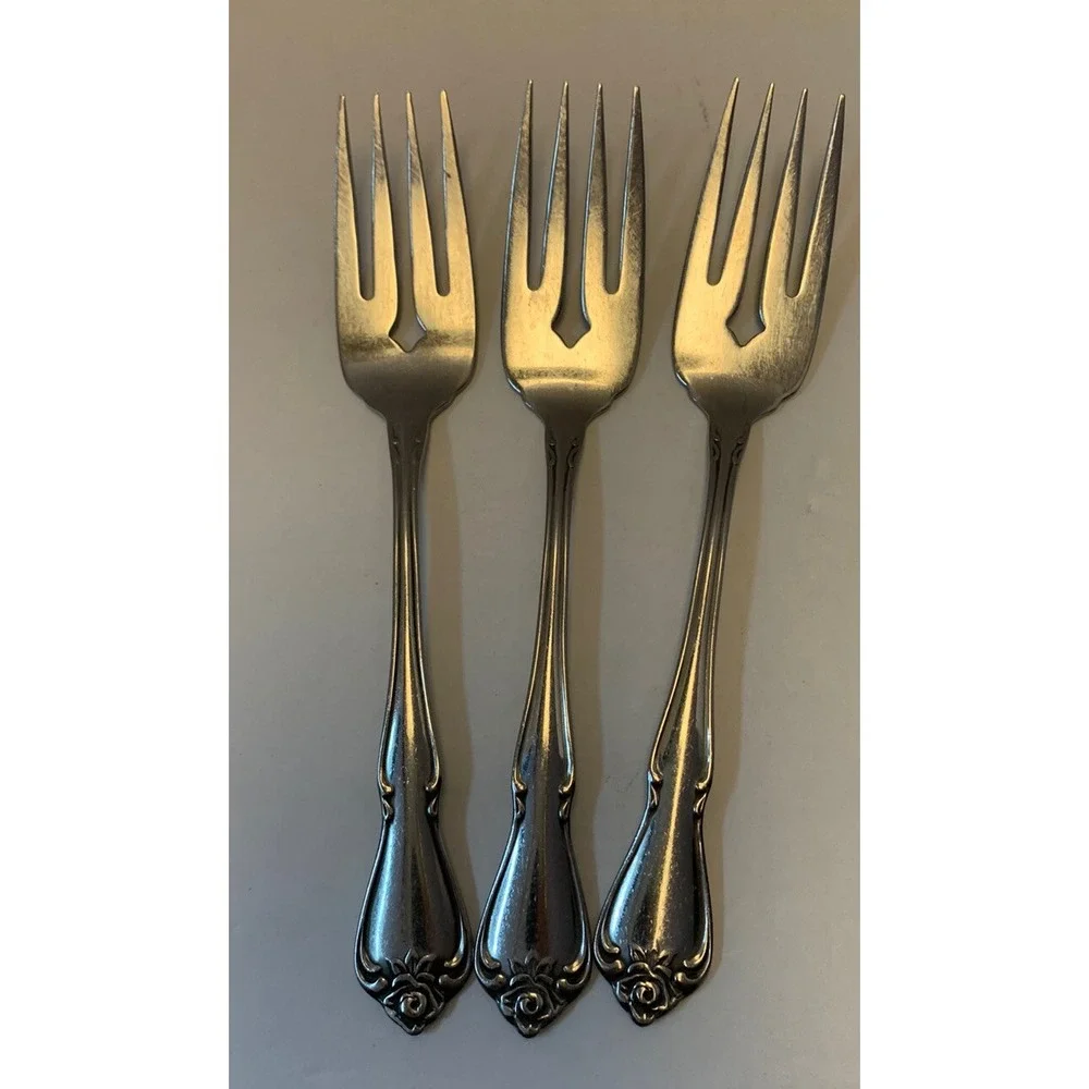 Oneida Stainless 1881 Rogers Arbor Rose True Rose 3 Salad Forks